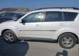 2011 MITSUBISHI OUTLANDER SE