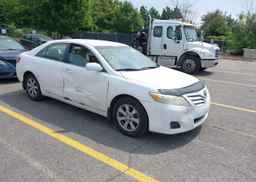 2011 TOYOTA CAMRY SE