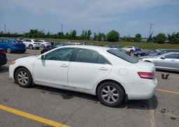 2011 TOYOTA CAMRY SE