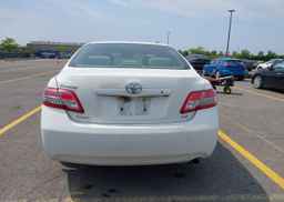 2011 TOYOTA CAMRY SE