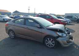 2013 HYUNDAI ACCENT GLS