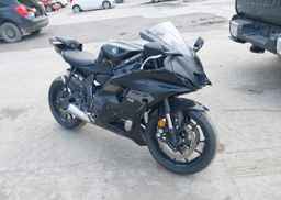 2025 YAMAHA YZFR7