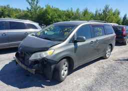 2011 TOYOTA SIENNA
