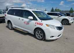 2014 TOYOTA SIENNA LE