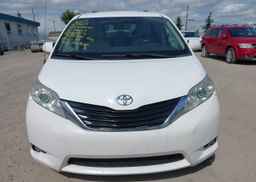 2014 TOYOTA SIENNA LE
