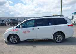 2014 TOYOTA SIENNA LE