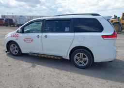 2014 TOYOTA SIENNA LE
