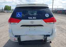 2014 TOYOTA SIENNA LE
