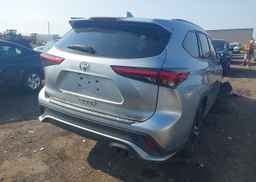 2022 TOYOTA HIGHLANDER XSE