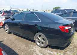 2014 TOYOTA camry se