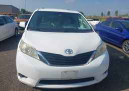 2011 TOYOTA SIENNA LE 8 PASSENGER
