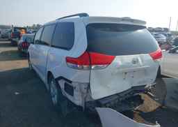 2011 TOYOTA SIENNA LE 8 PASSENGER