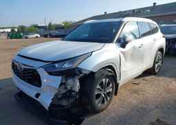 2022 TOYOTA highlander xle