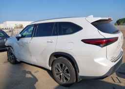 2022 TOYOTA highlander xle