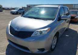 2017 TOYOTA SIENNA