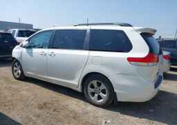 2014 TOYOTA SIENNA LE