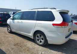 2014 TOYOTA SIENNA LE