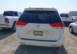 2014 TOYOTA SIENNA LE
