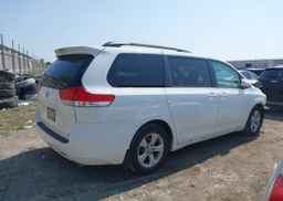 2014 TOYOTA SIENNA LE