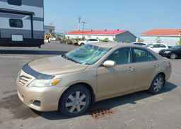 2011 TOYOTA CAMRY SE