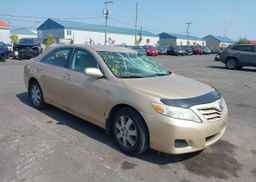 2011 TOYOTA CAMRY SE