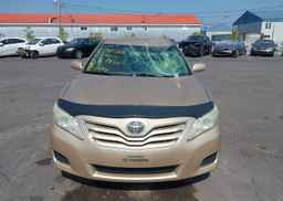 2011 TOYOTA CAMRY SE