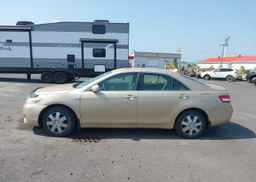 2011 TOYOTA CAMRY SE
