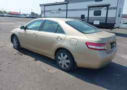 2011 TOYOTA CAMRY SE