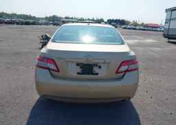 2011 TOYOTA CAMRY SE