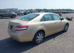 2011 TOYOTA CAMRY SE