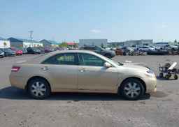 2011 TOYOTA CAMRY SE