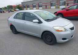 2011 TOYOTA YARIS