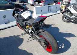 2022 DUCATI PANIGALE V2