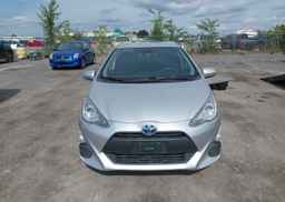 2017 TOYOTA Prius c