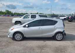 2017 TOYOTA Prius c