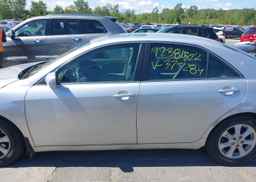 2009 TOYOTA CAMRY SE