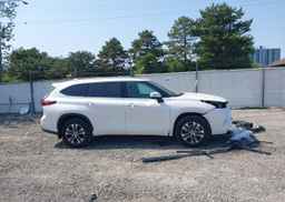 2021 TOYOTA highlander xle