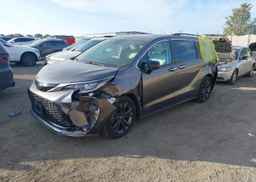 2021 TOYOTA SIENNA LE