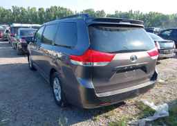 2014 TOYOTA SIENNA LE V6