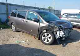 2014 TOYOTA SIENNA LE V6