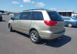 2004 TOYOTA SIENNA CE