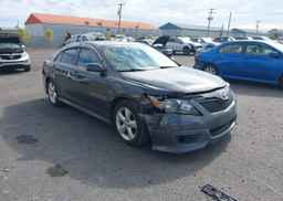 2011 TOYOTA CAMRY SE