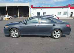 2011 TOYOTA CAMRY SE