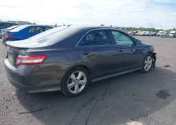 2011 TOYOTA CAMRY SE