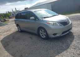2011 TOYOTA SIENNA LE