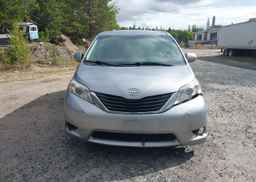 2011 TOYOTA SIENNA LE