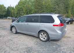 2011 TOYOTA SIENNA LE