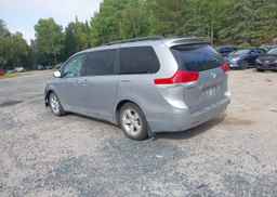 2011 TOYOTA SIENNA LE