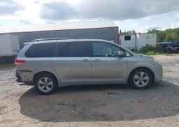 2011 TOYOTA SIENNA LE