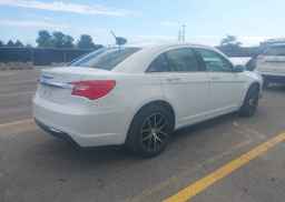 2014 CHRYSLER 200 LX